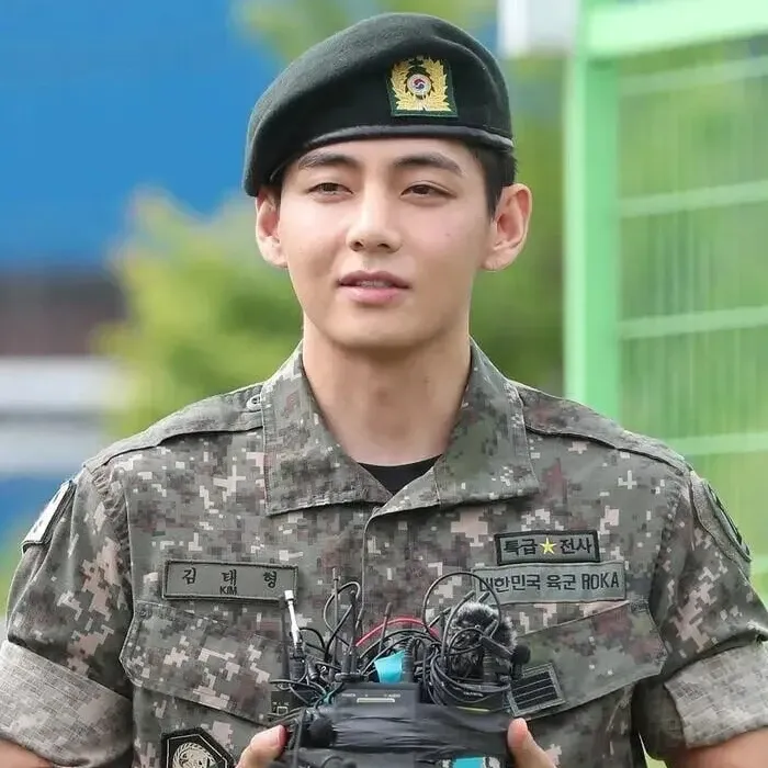 뷔 (방탄소년단) 최근 활동샷