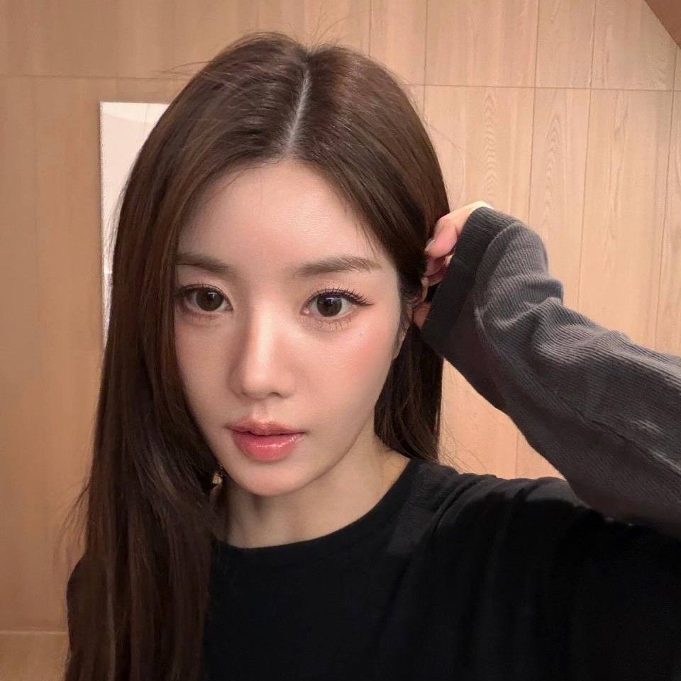 Behind-the-scenes cut of Kwon Eunbi