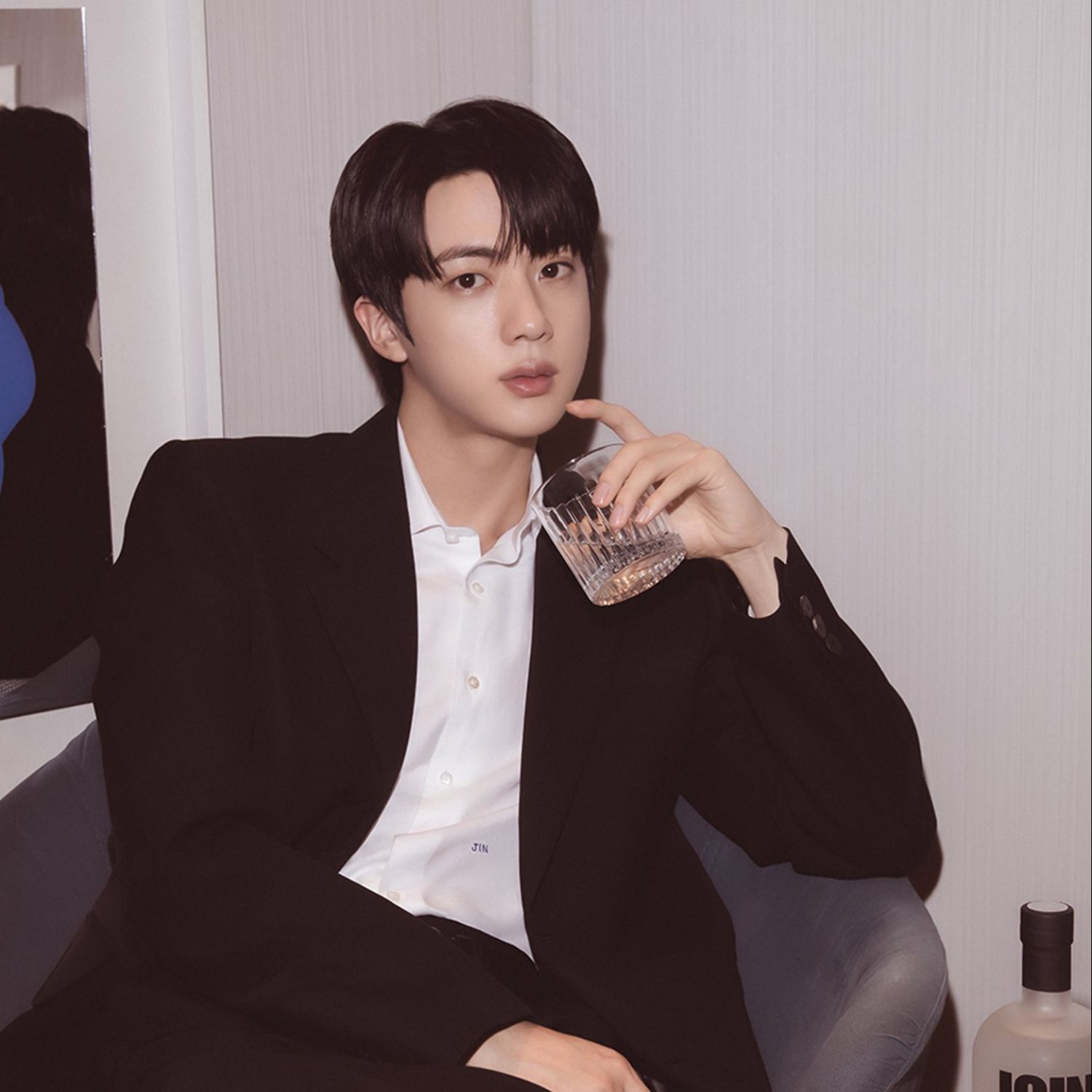 Foto aktivitas terbaru Jin (BTS)