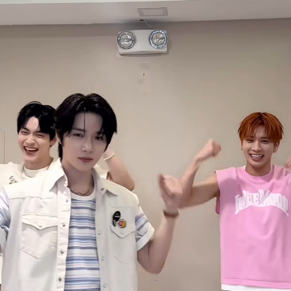 Momen yang diabadikan oleh penggemar TOMORROW X TOGETHER