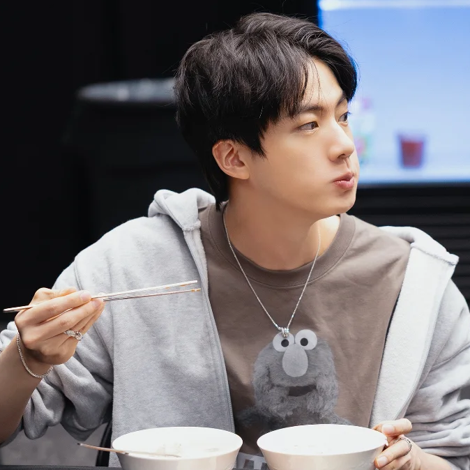 Momen yang diabadikan oleh penggemar Jin (BTS)
