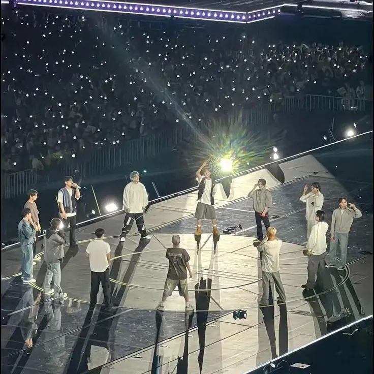 Behind-the-scenes cut of SEVENTEEN