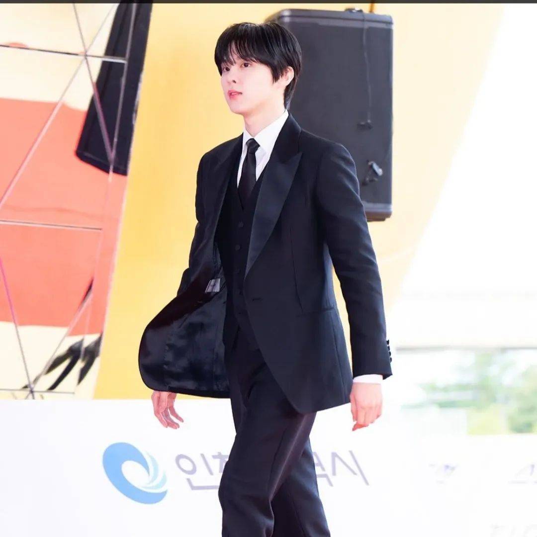 Momen yang diabadikan oleh penggemar Kim Wooseok