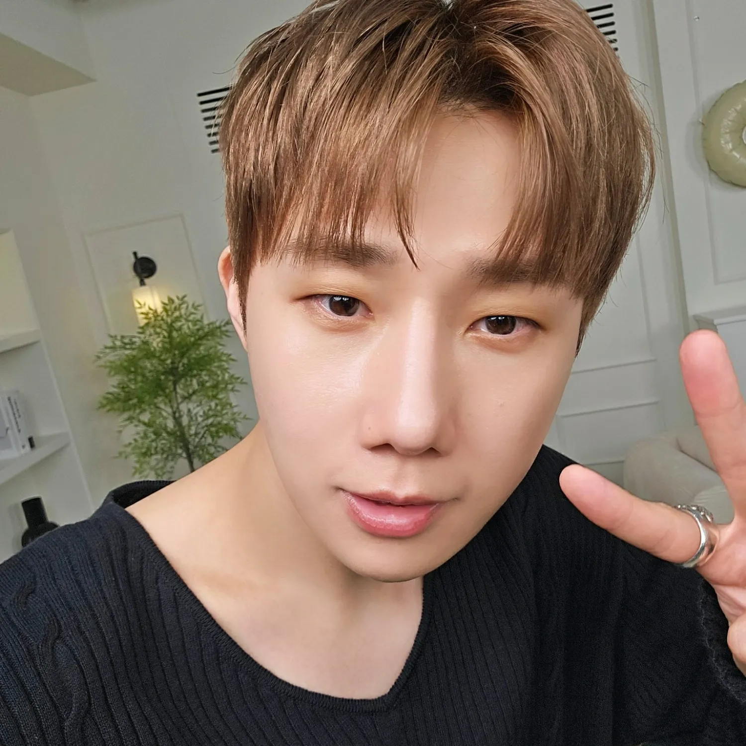 Recent activity shot of Sungkyu (INFINITE)