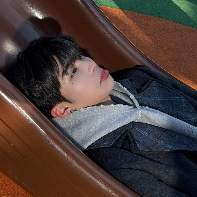 박건욱 (제로베이스원) 최근 활동샷