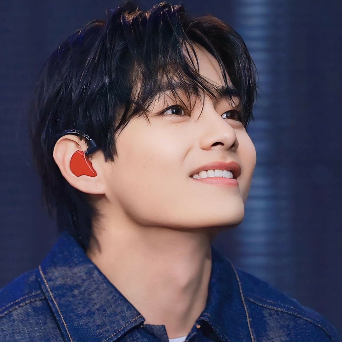 뷔 (방탄소년단)의 비하인드 컷