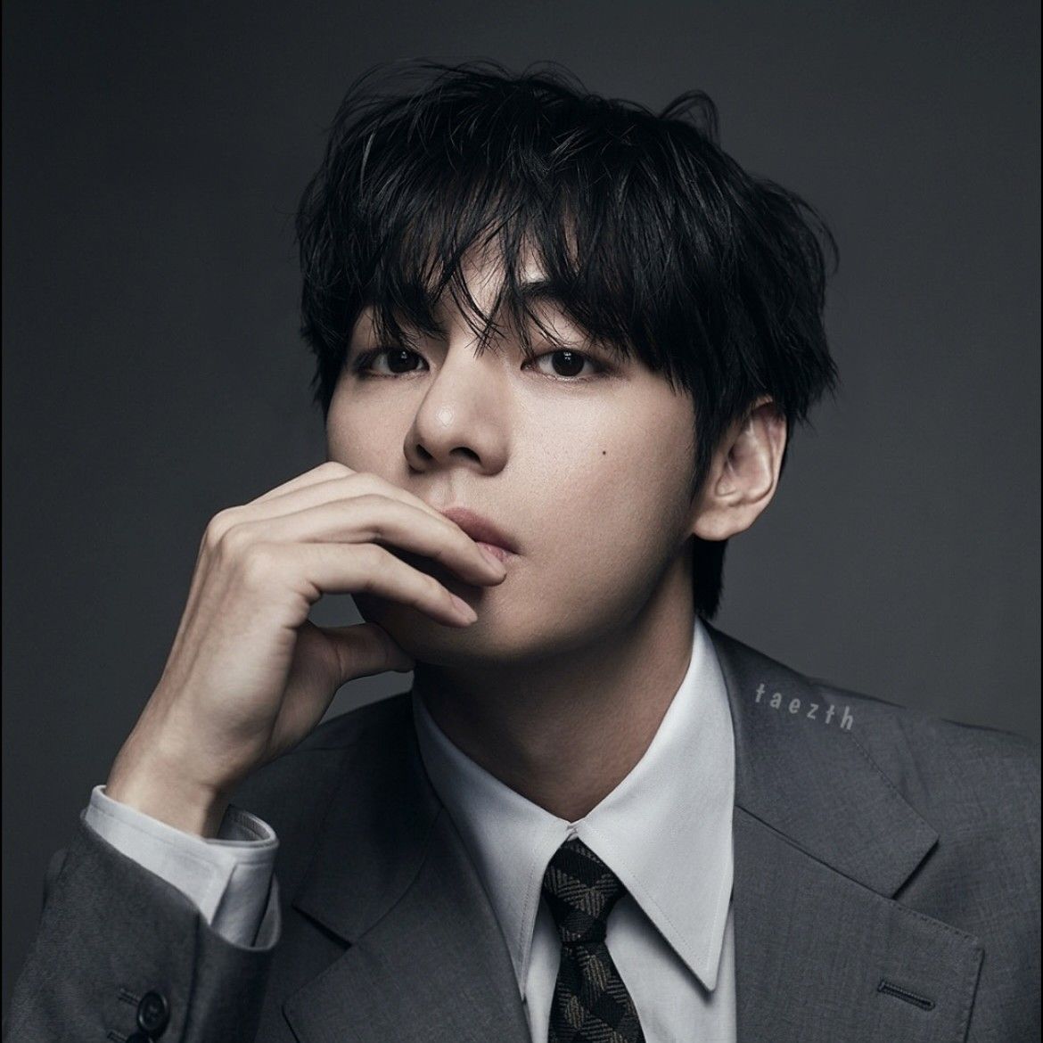 Behind-the-scenes cut of V (BTS)