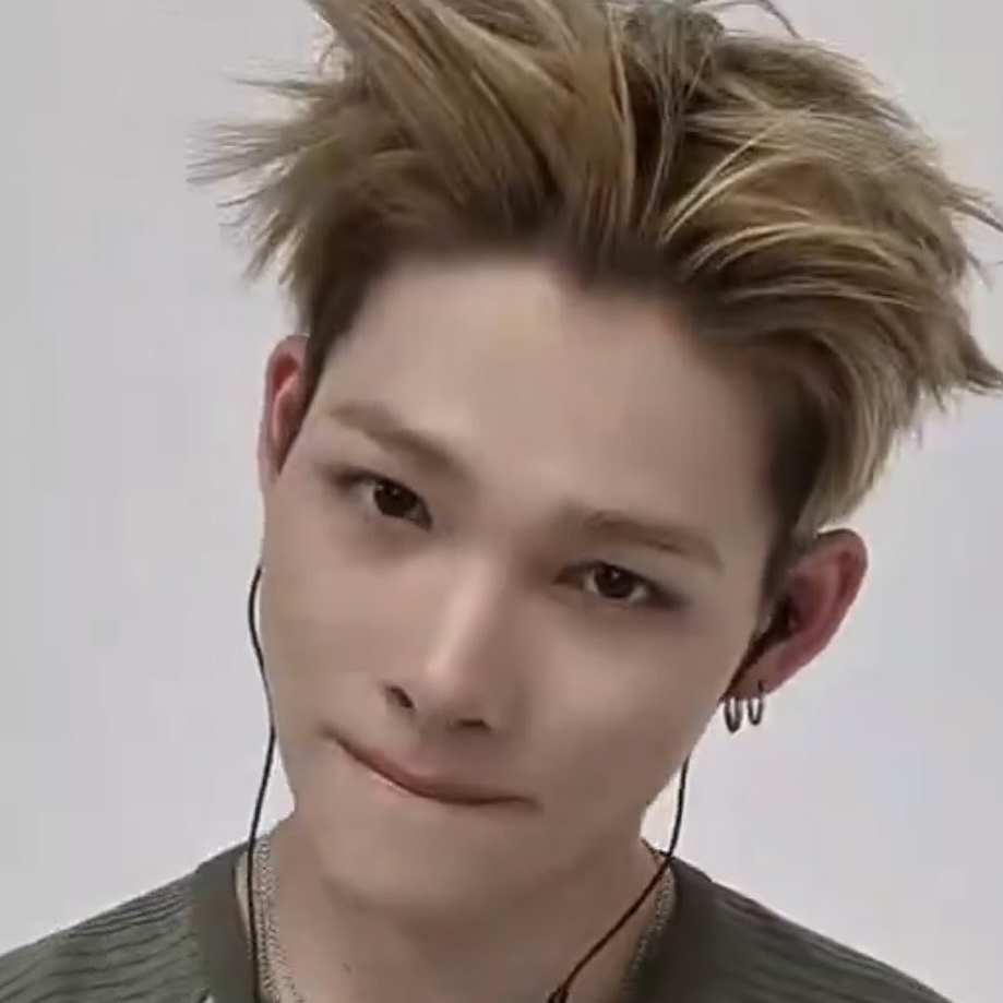 Foto terbaru NI-KI (ENHYPEN)