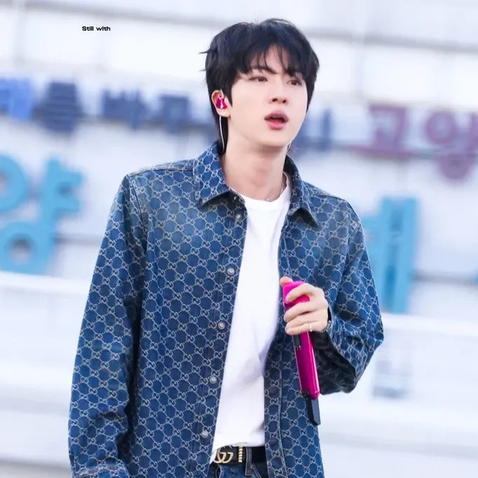 Foto aktivitas terbaru Jin (BTS)