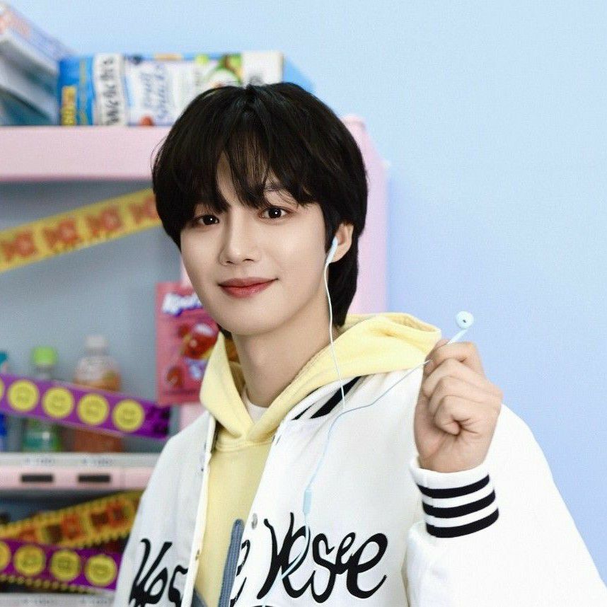 Behind-the-scenes cut of Lim Youngmin