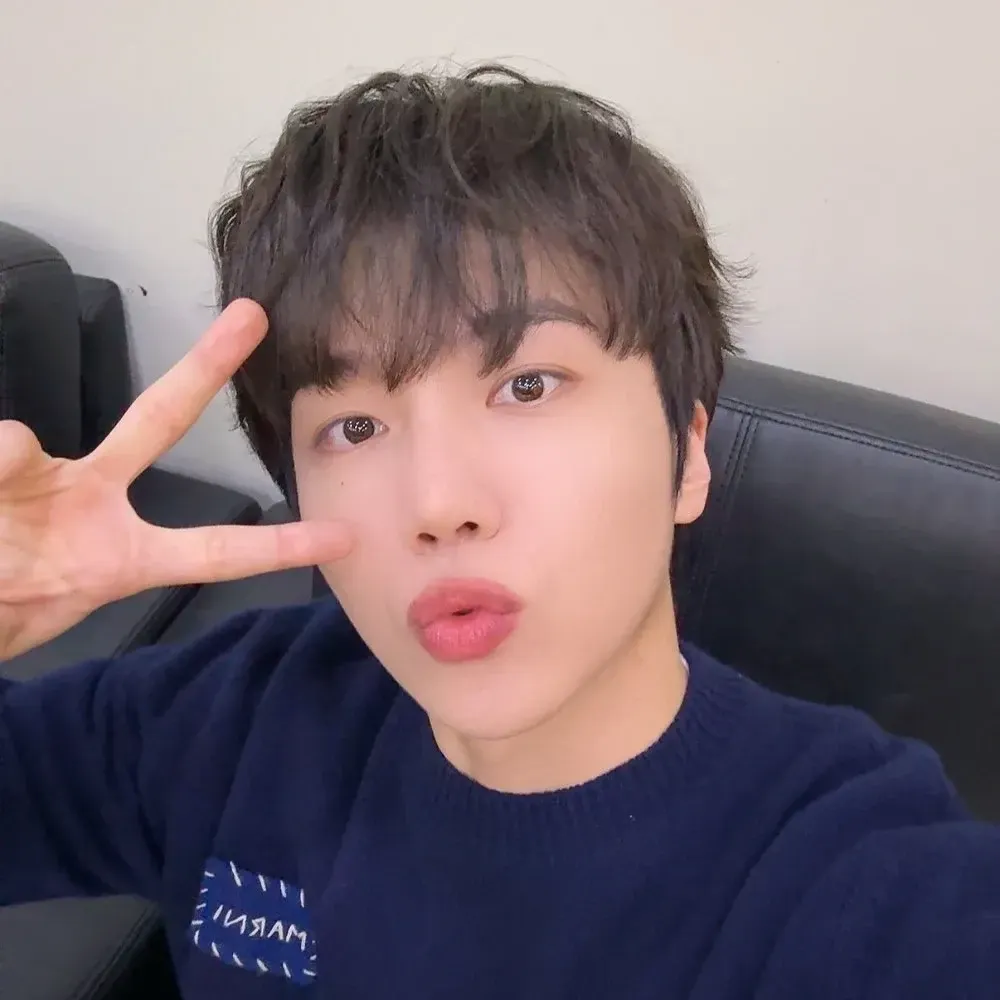 A moment captured by Jinho (PENTAGON)'s fan