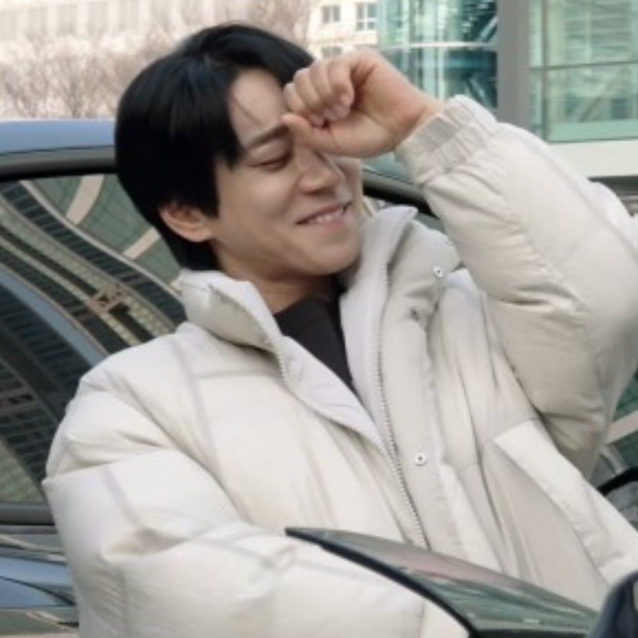 Recent activity shot of Hwang Chiyeol