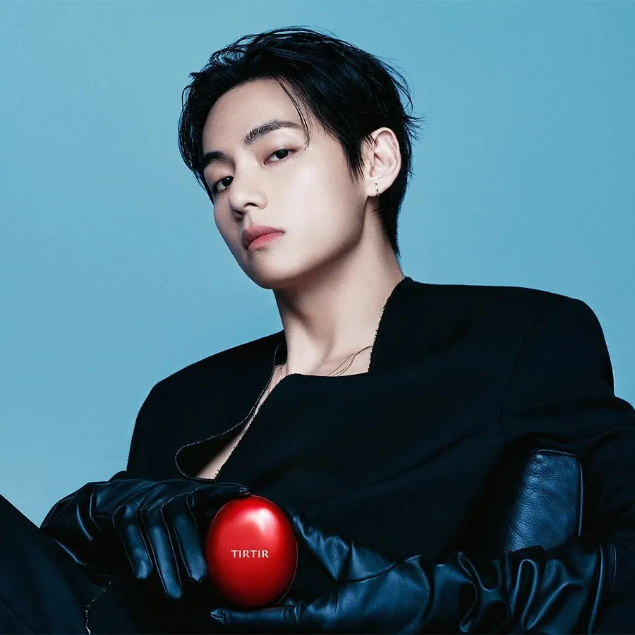 뷔 (방탄소년단)의 최신 사진