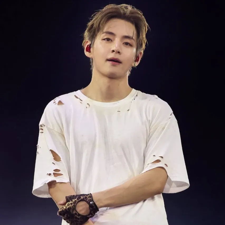뷔 (방탄소년단) 최근 활동샷