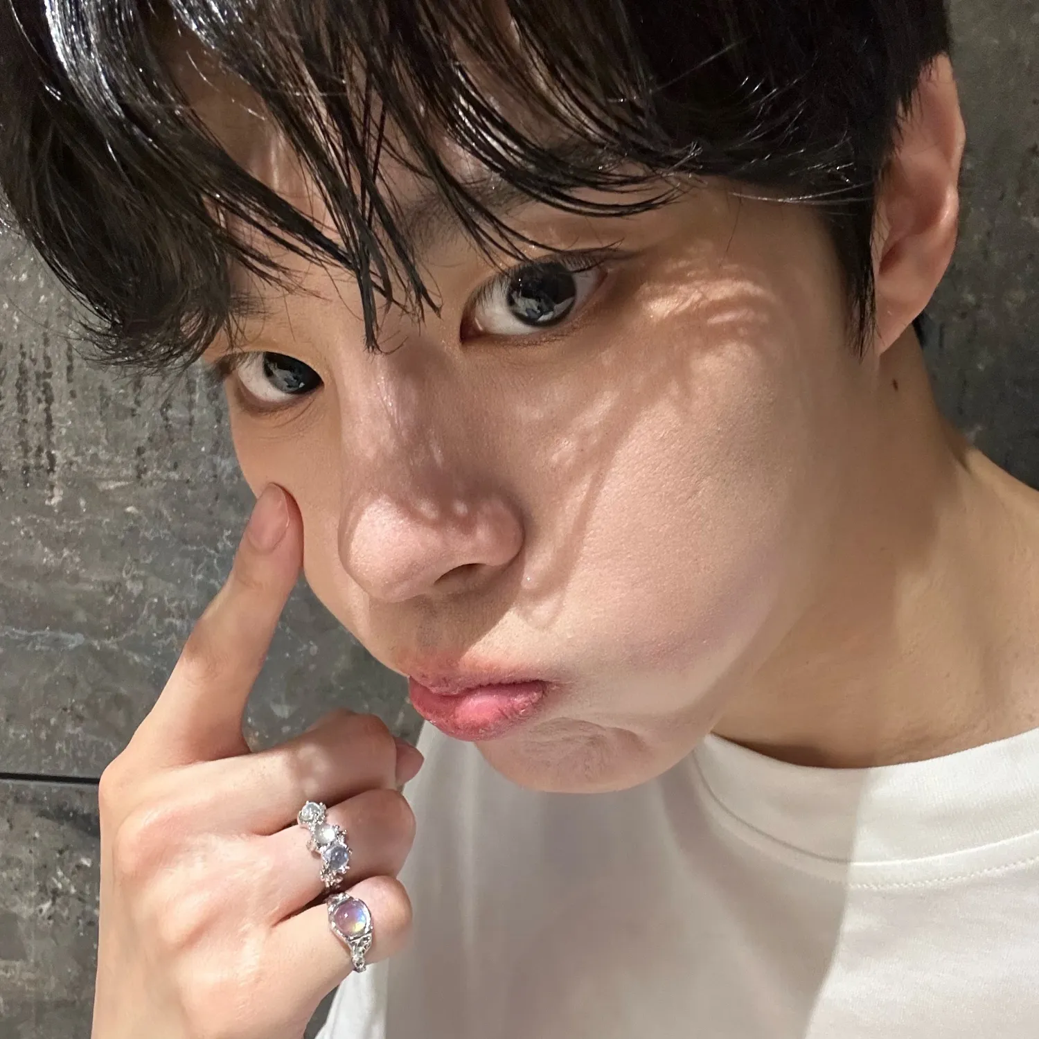 Behind-the-scenes cut of Kim Wooseok