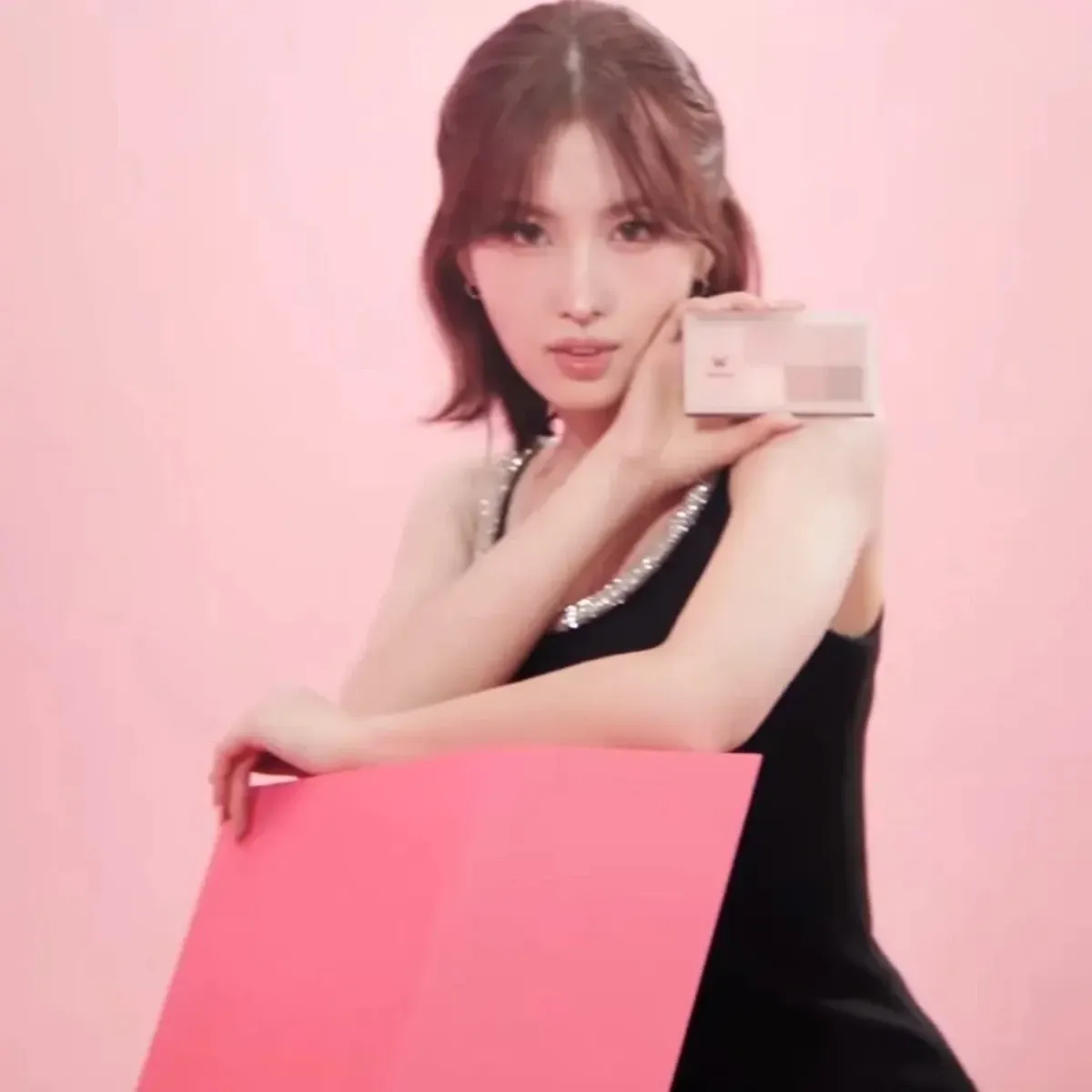 모모 (TWICE)의 비하인드 컷