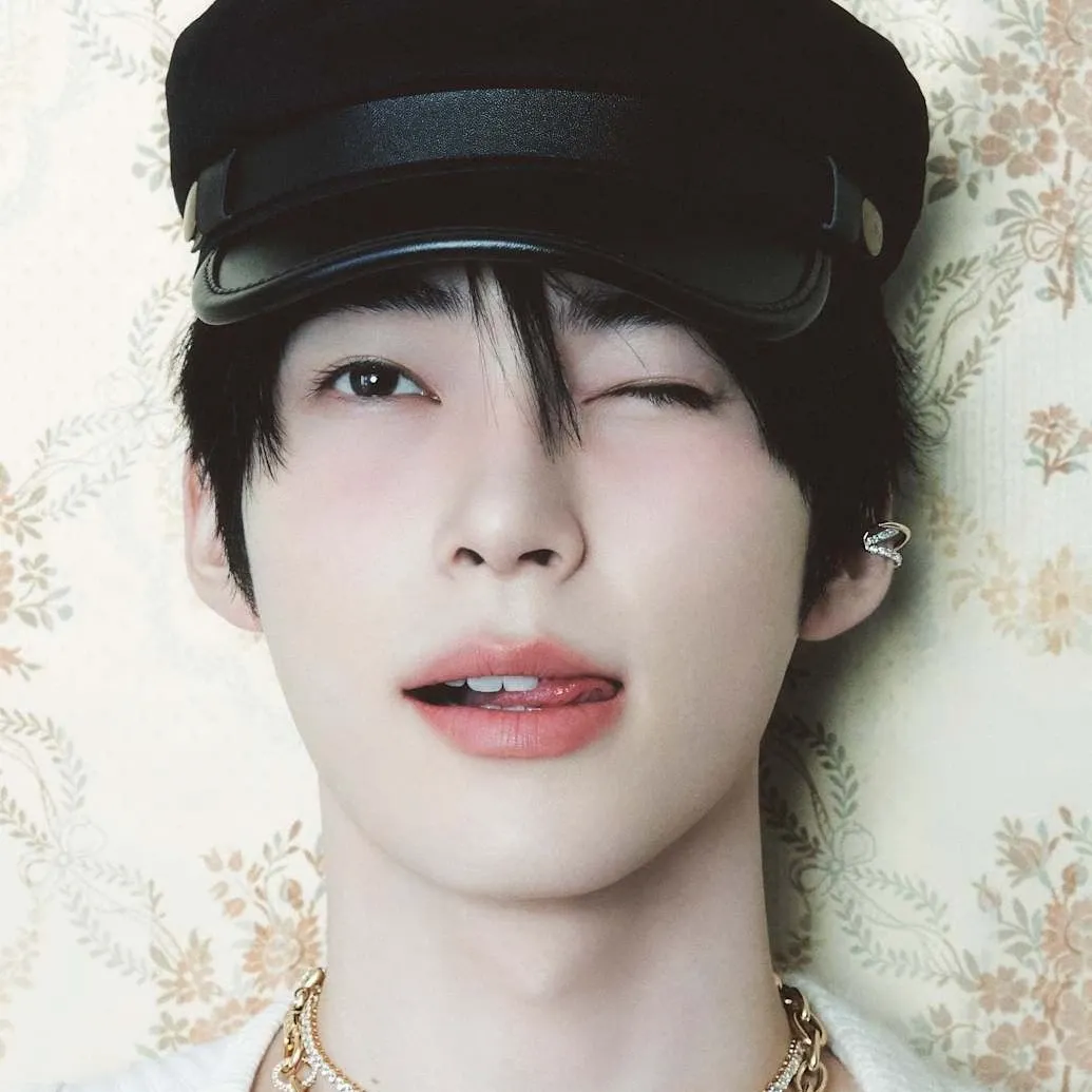 Latest photo of Sung Hanbin (ZEROBASEONE)