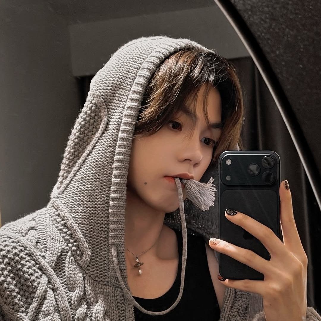 Behind-the-scenes cut of Xiong (NexT1DE)