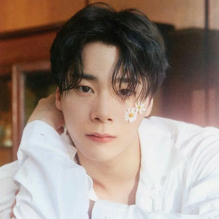 A moment captured by Moonbin (ASTRO)'s fan