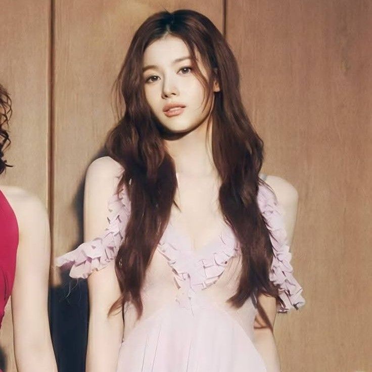 Sana (TWICE)的最新活动照片