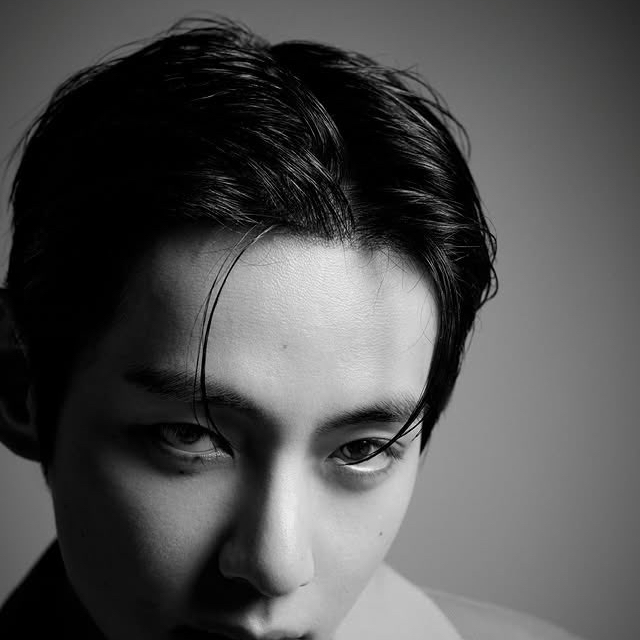 뷔 (방탄소년단)의 최신 사진