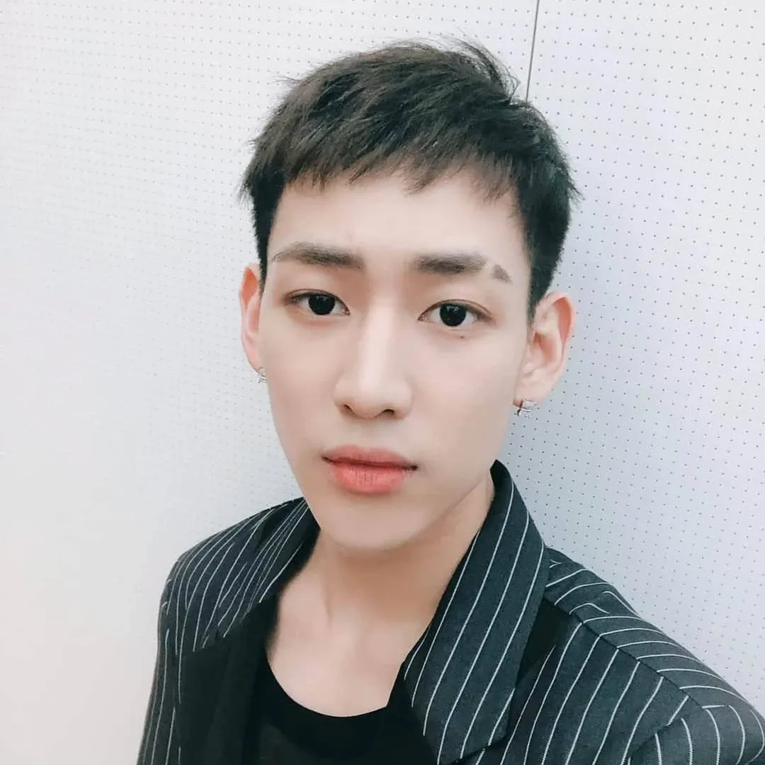 Behind-the-scenes cut of Bambam (GOT7)