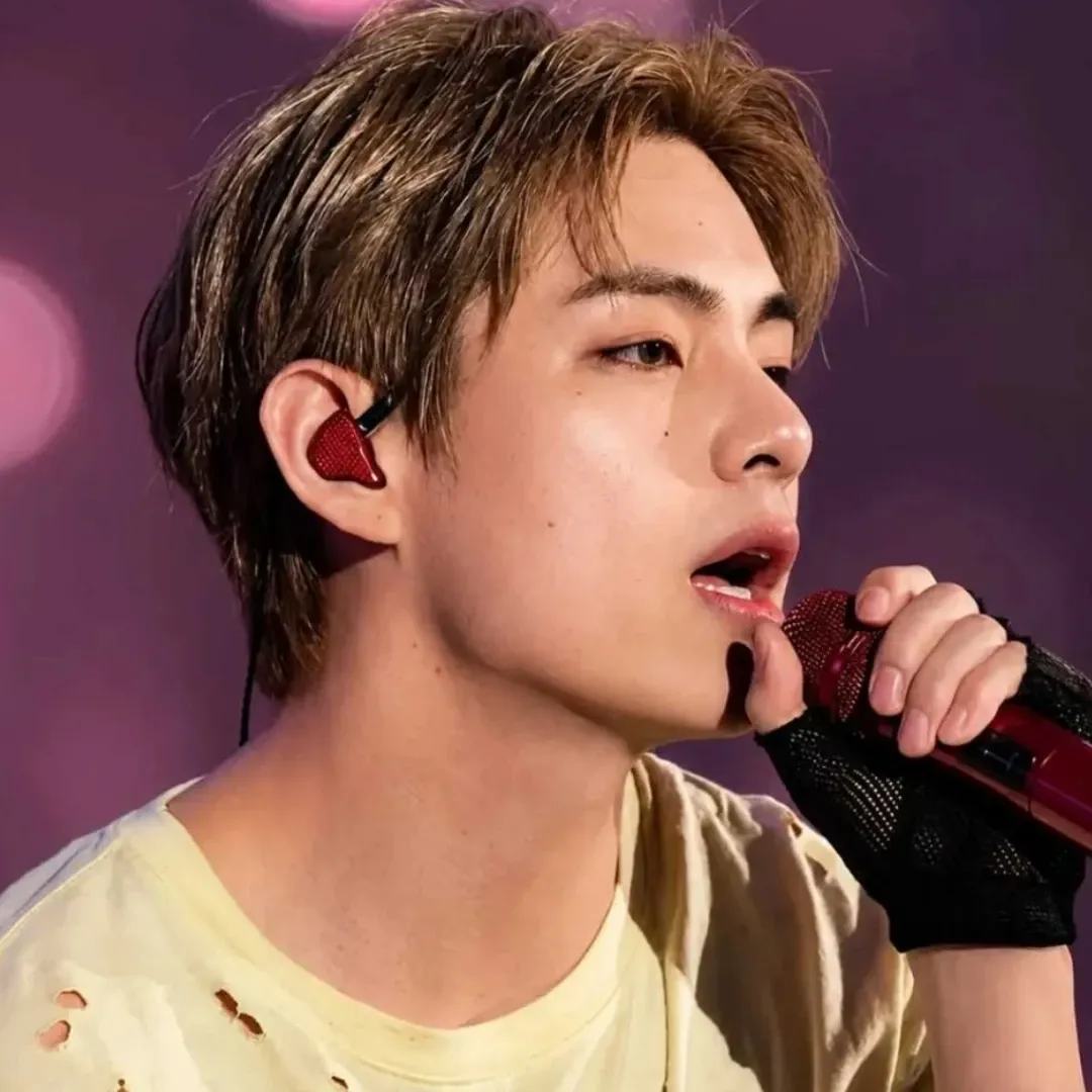 V (BTS)の最近の活動写真