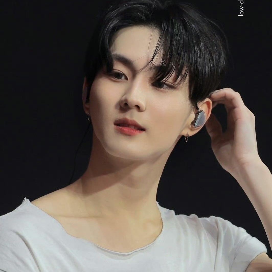 Behind-the-scenes cut of Jungwon (ENHYPEN)