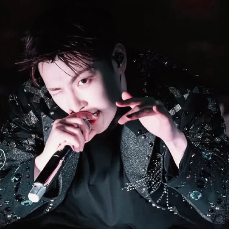 A moment captured by Hongjoong (ATEEZ)'s fan