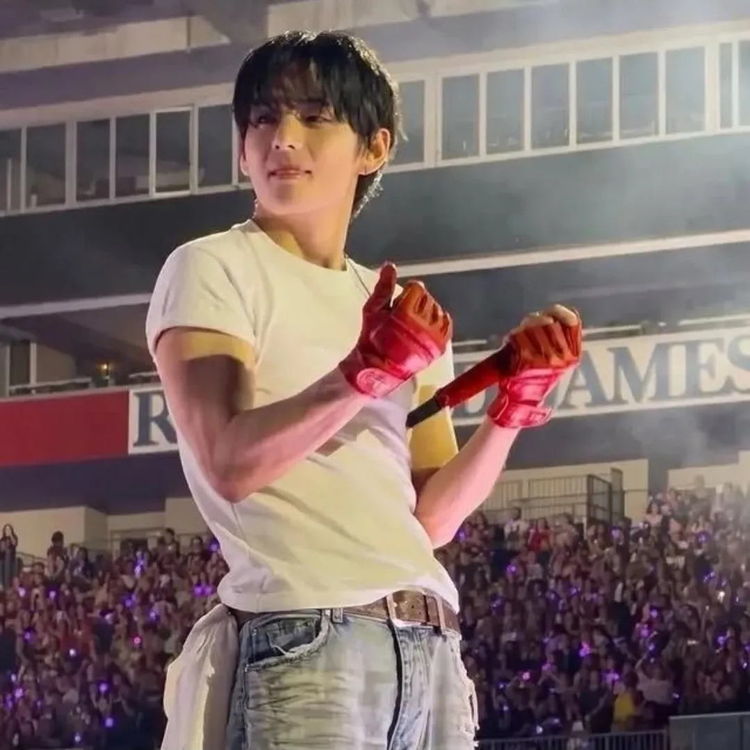 Behind-the-scenes cut of V (BTS)