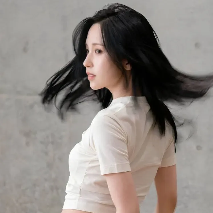 Foto aktivitas terbaru Mina (TWICE)