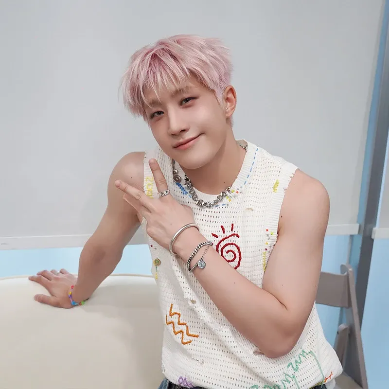 Latest photo of Jinjin (ASTRO)