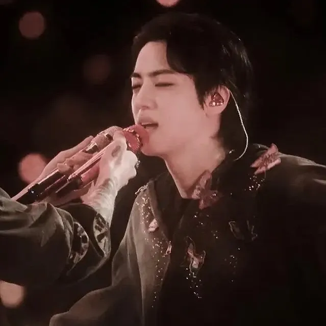 진 (방탄소년단)의 최신 사진