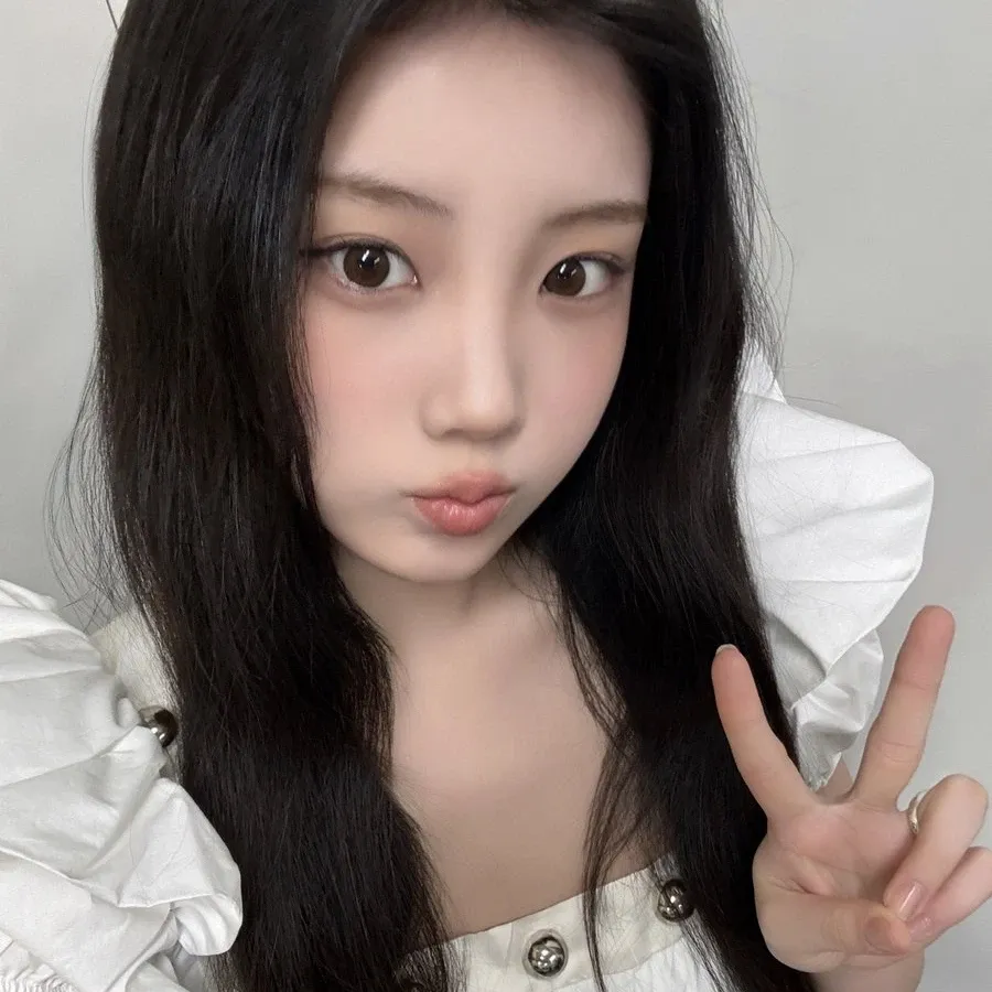 Behind-the-scenes cut of Wonhee (ILLIT)