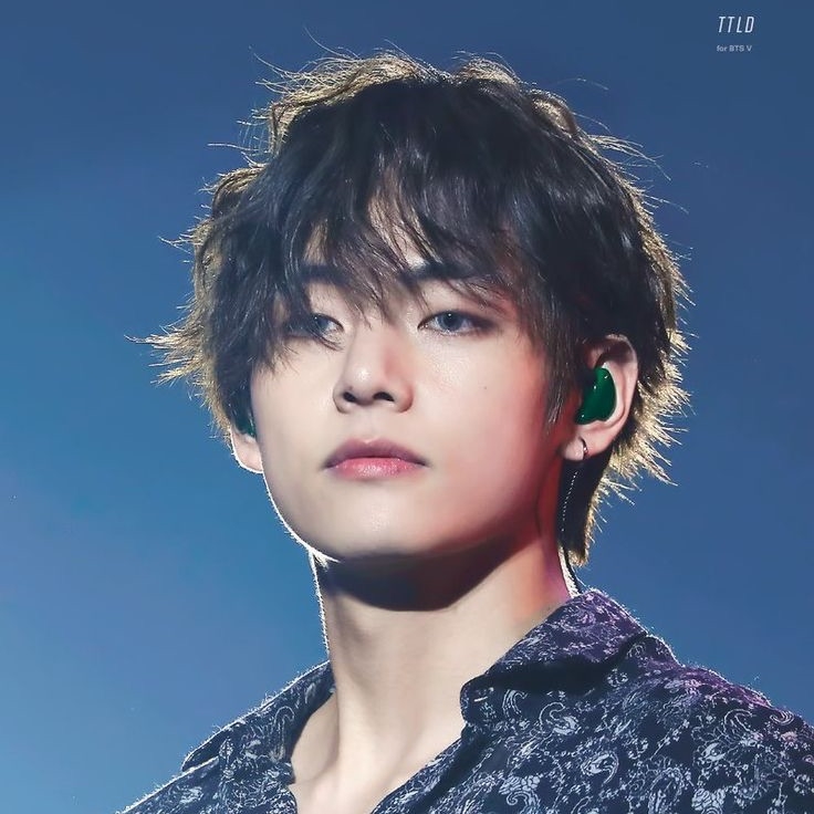 뷔 (방탄소년단)의 최신 사진