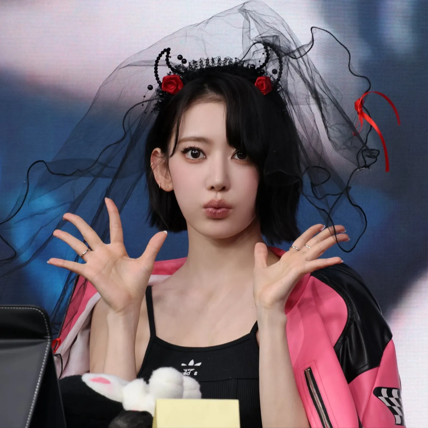 Foto terbaru Sakura (LE SSERAFIM)