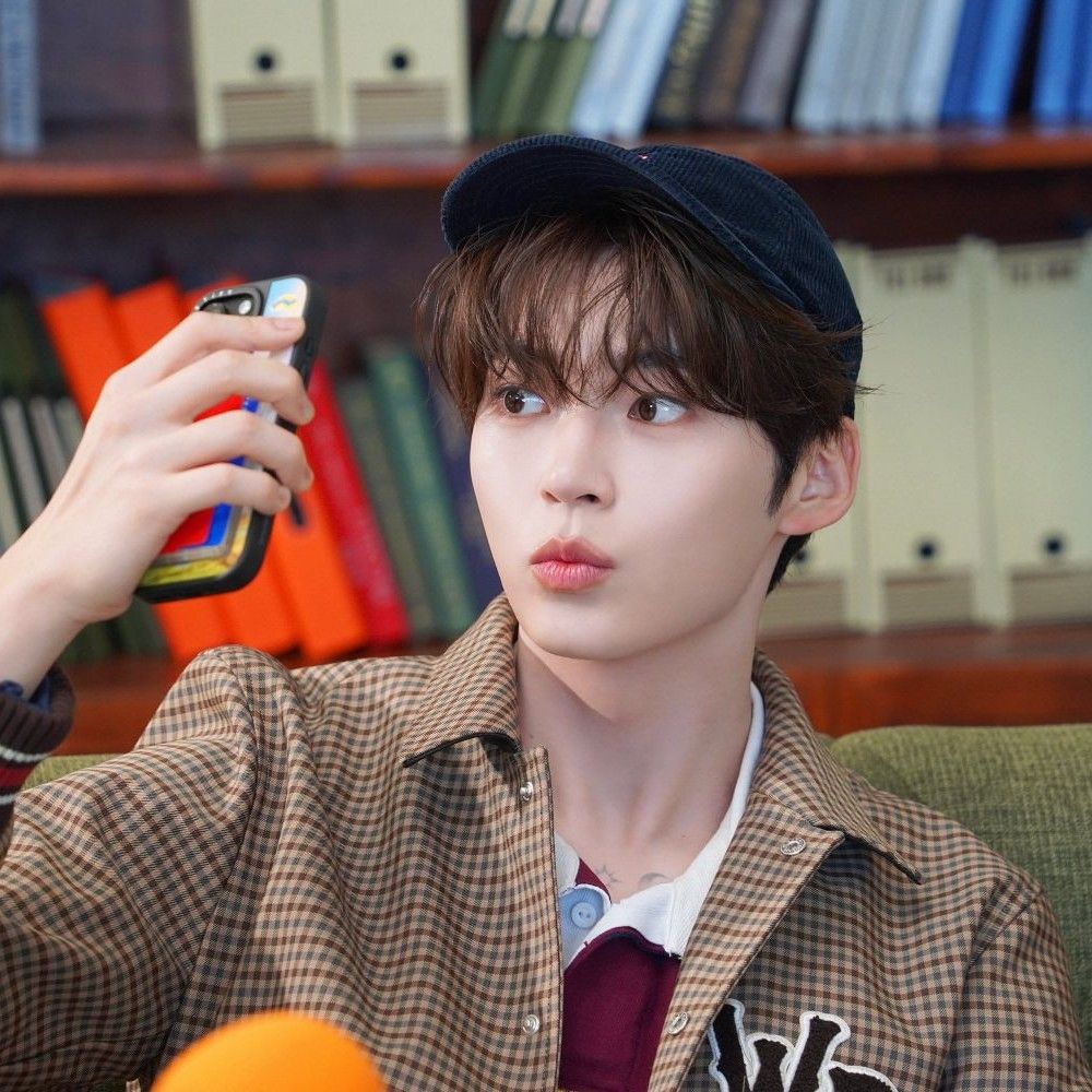 Behind-the-scenes cut of Sung Hanbin (ZEROBASEONE)