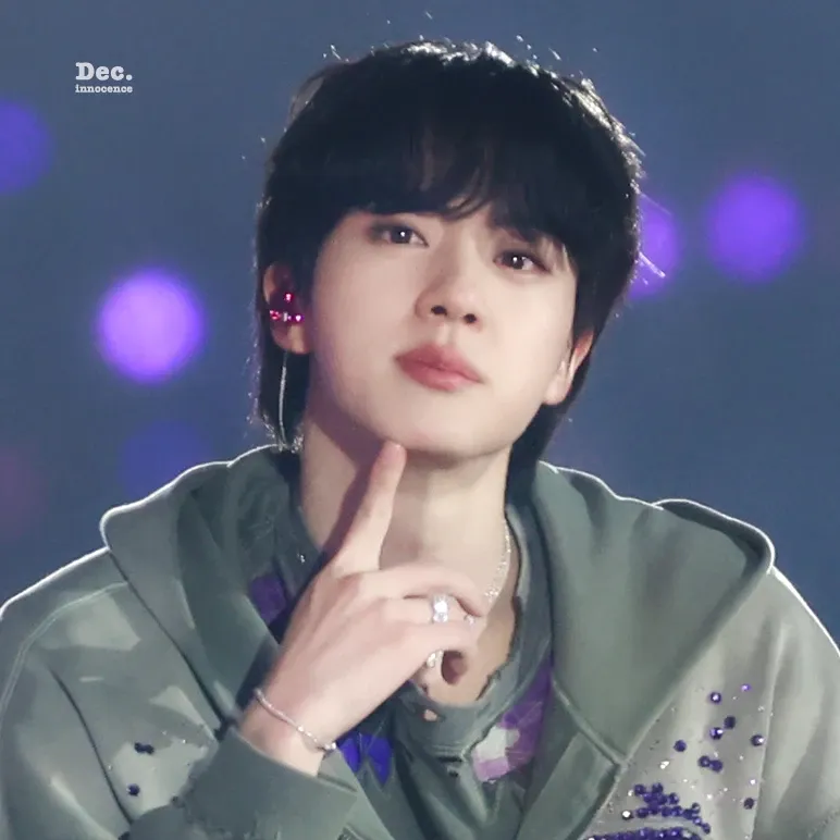 Foto aktivitas terbaru Jin (BTS)