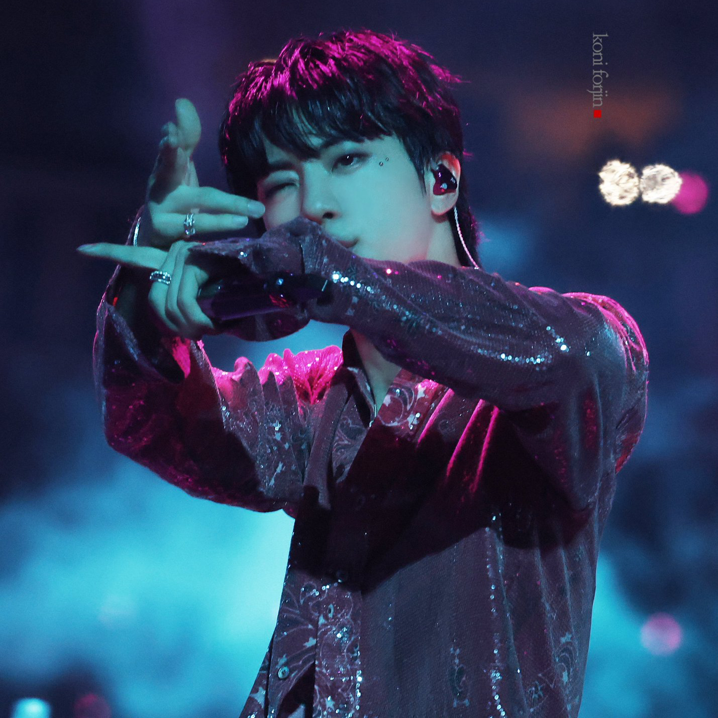 Momen yang diabadikan oleh penggemar Jin (BTS)