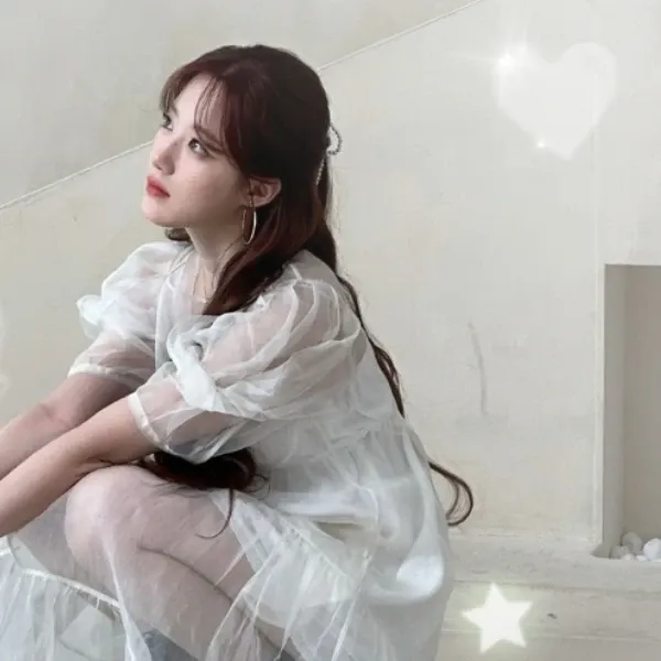 Behind-the-scenes cut of Shuhua (i-dle)