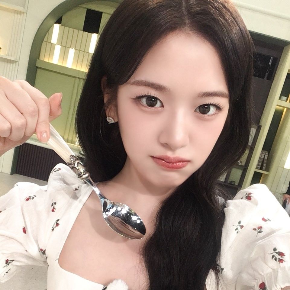 アン・ユジン (IVE)の最新写真