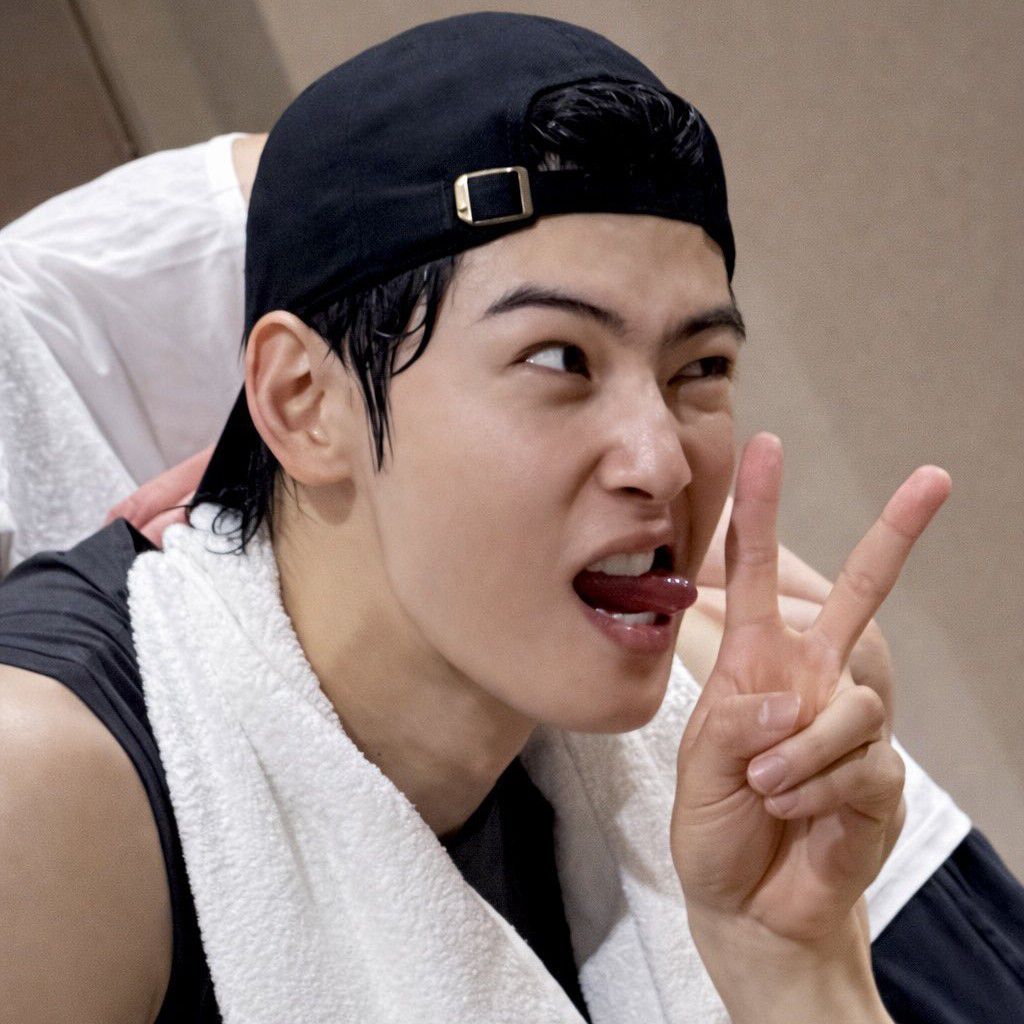 K-POP posts beloved by 차은우 (아스트로) fans