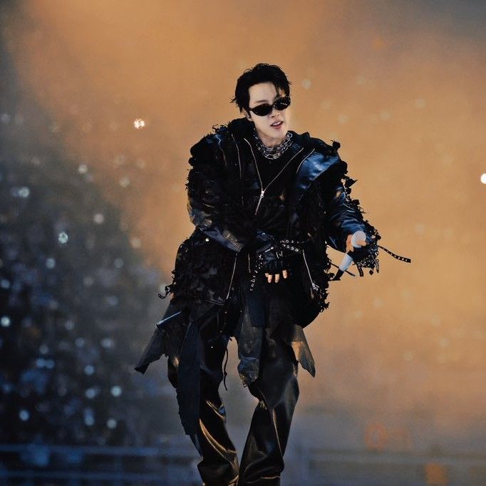 Momen yang diabadikan oleh penggemar j-hope (BTS)