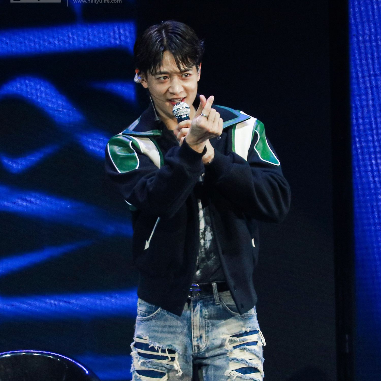 A moment captured by Minho (SHINee)'s fan