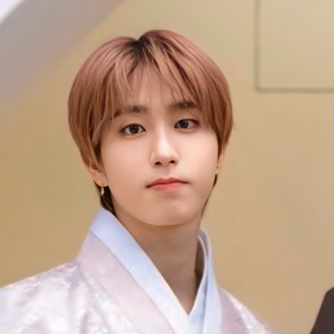 Latest photo of HAN (Stray Kids)