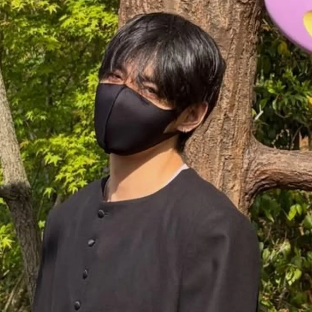 Latest photo of V (BTS)