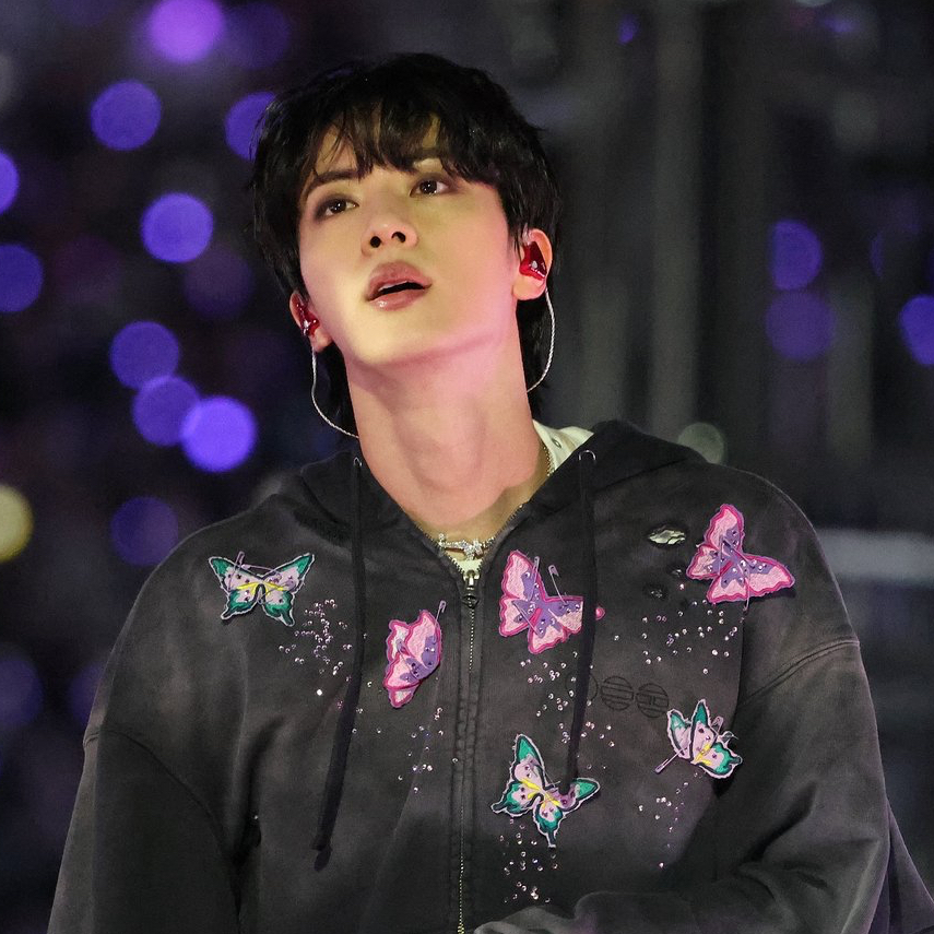 Foto aktivitas terbaru Jin (BTS)