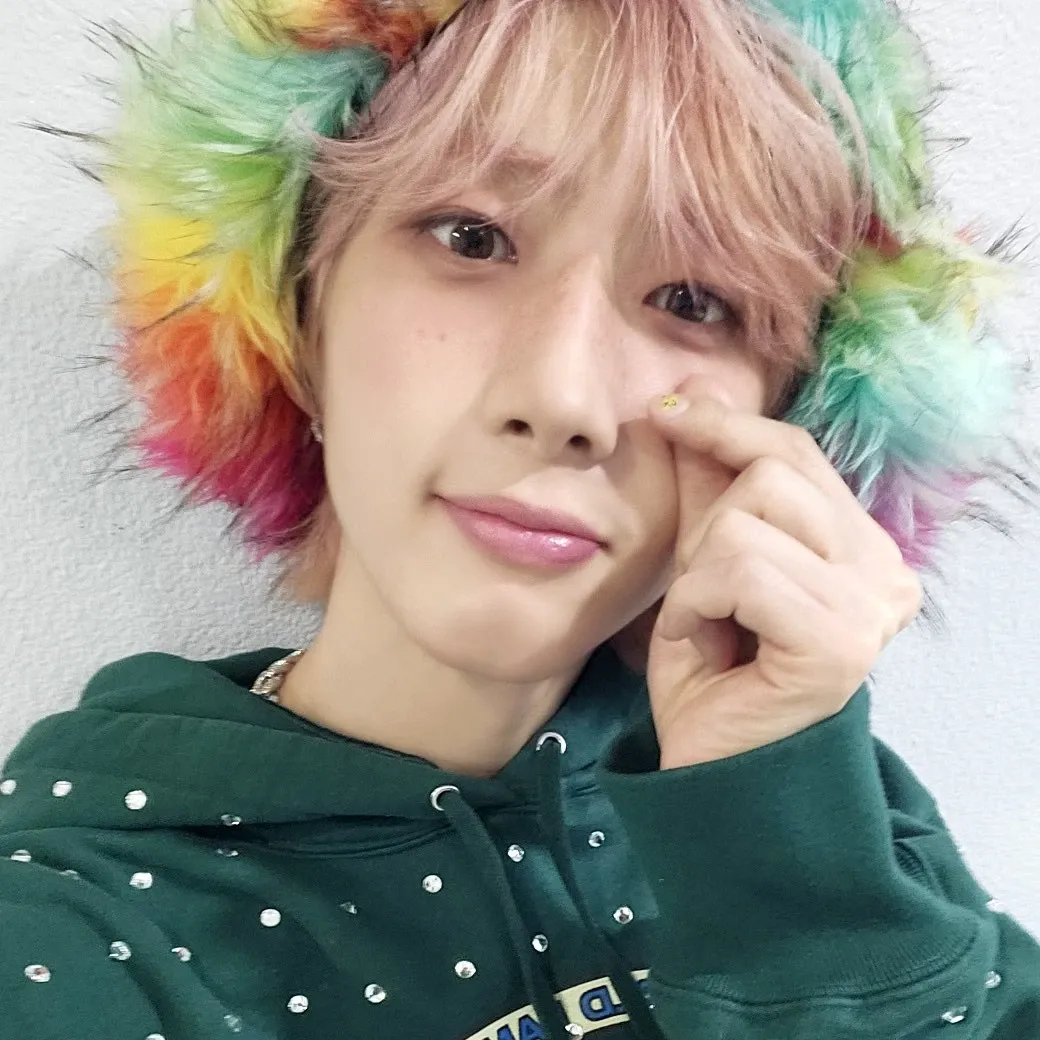 Recent activity shot of Hui (PENTAGON)