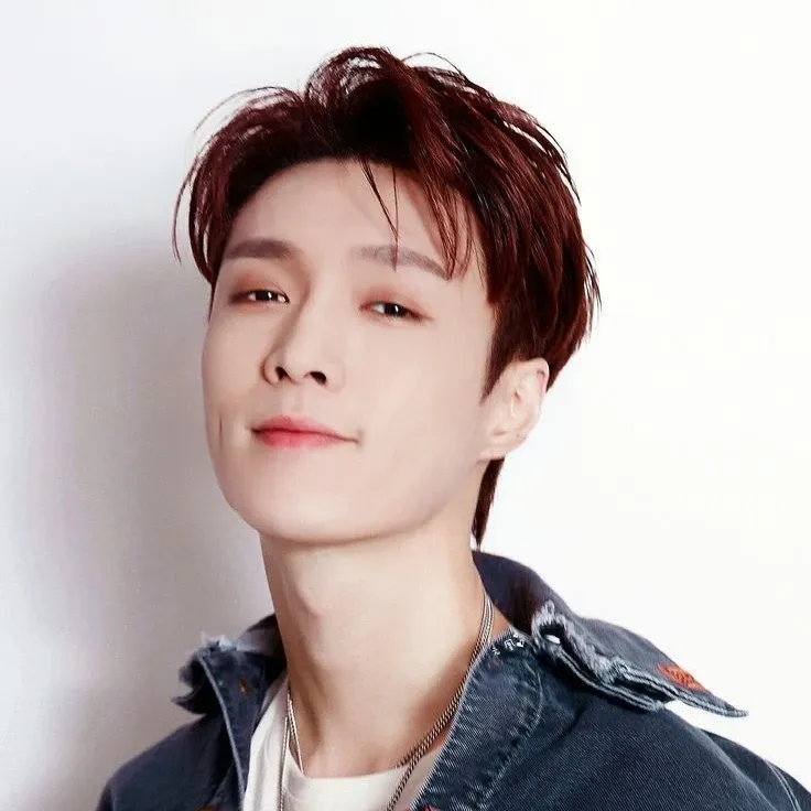 Recent activity shot of Lay (EXO)