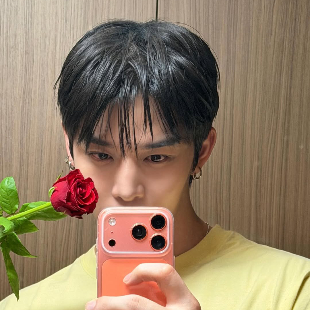 Behind-the-scenes cut of Bae Jinyoung